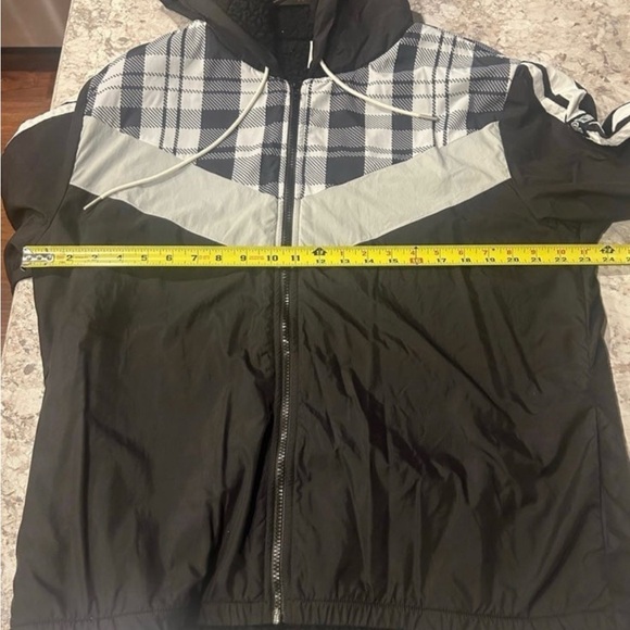 VS PINK Sherpa lined Plaid Jacket M/L - Picture 9 of 10